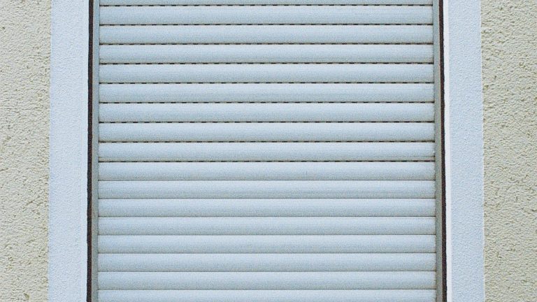 La réparation de volets roulants : un service sur mesure